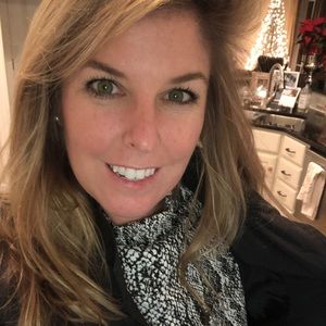 Meet your Posher, Courtney